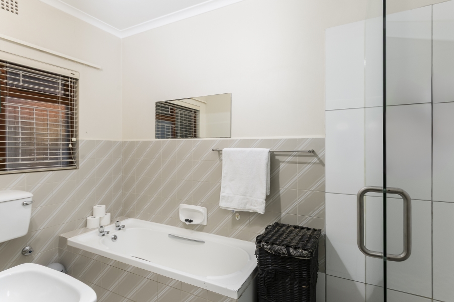 6 Bedroom Property for Sale in Morningside Western Cape